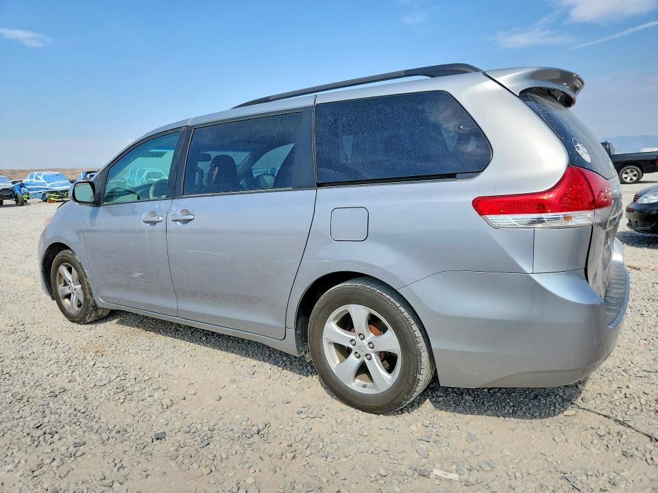 Photo 2 from auction – 2011 TOYOTA SIENNA with VIN 5TDKK3DC4BS119288