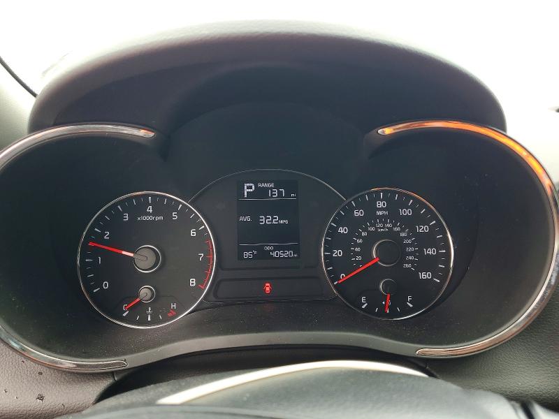 Photo 9 from auction – 2017 KIA FORTE5 with VIN KNAFK5A8XH5692186