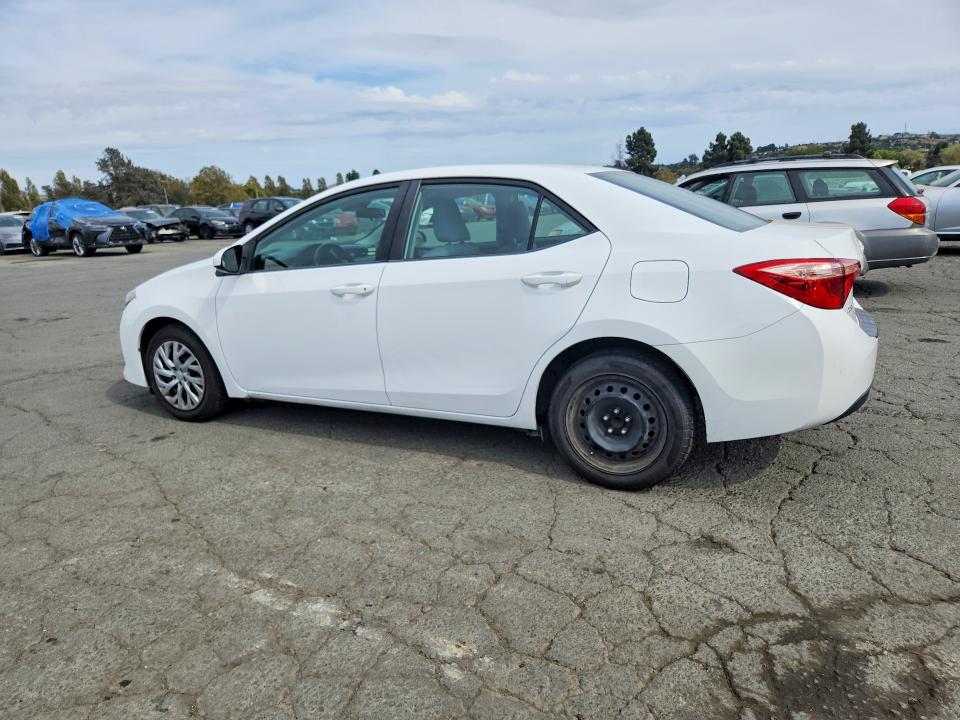 Photo 2 from auction – 2018 TOYOTA COROLLA with VIN 2T1BURHEXJC028431