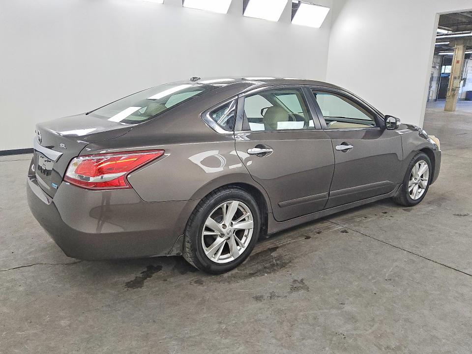 Photo 3 from auction – 2013 NISSAN ALTIMA with VIN 1N4AL3AP0DN581622