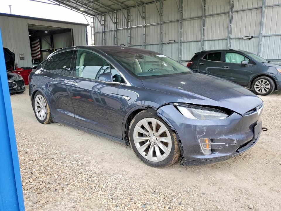 Photo 4 from auction – 2016 TESLA MODEL X with VIN 5YJXCAE25GF011951