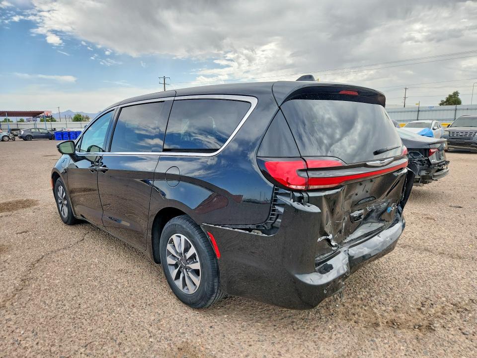Photo 2 from auction – 2023 CHRYSLER PACIFICA with VIN 2C4RC1L78PR632550