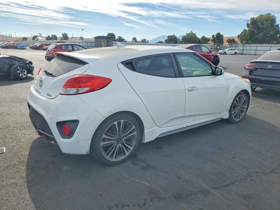 Photo 3 from auction – 2016 HYUNDAI VELOSTER with VIN KMHTC6AEXGU304100
