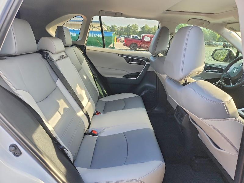 Photo 11 from auction – 2019 TOYOTA RAV4 with VIN 2T3C1RFV4KW050562
