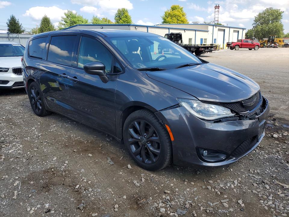Photo 4 from auction – 2019 CHRYSLER PACIFICA with VIN 2C4RC1FG9KR666663