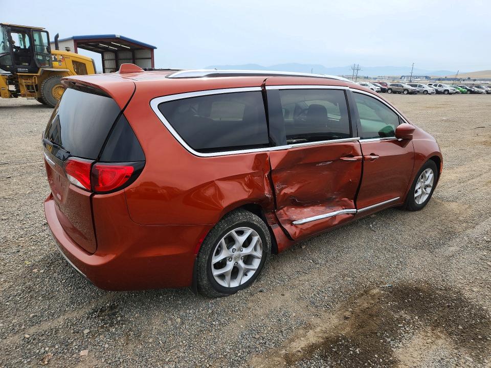Photo 3 from auction – 2018 CHRYSLER PACIFICA with VIN 2C4RC1BG5JR182641