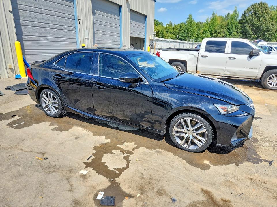 Photo 4 from auction – 2020 LEXUS IS with VIN JTHAA1D26L5106090