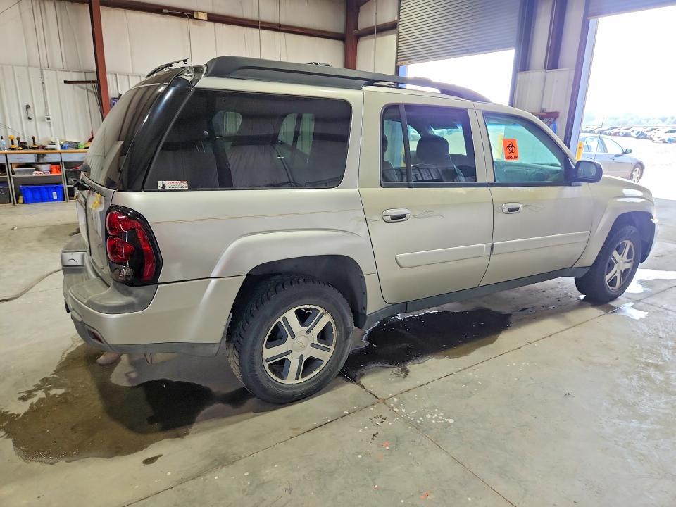 Photo 3 from auction – 2005 CHEVROLET TRAILBLAZER with VIN 1GNET16M056202359