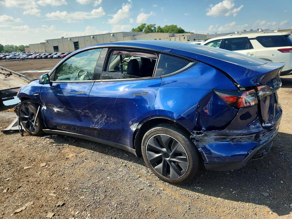 Снимка 2 от търг – 2025 TESLA MODEL Y с VIN 7SAYGAEE0SF260642