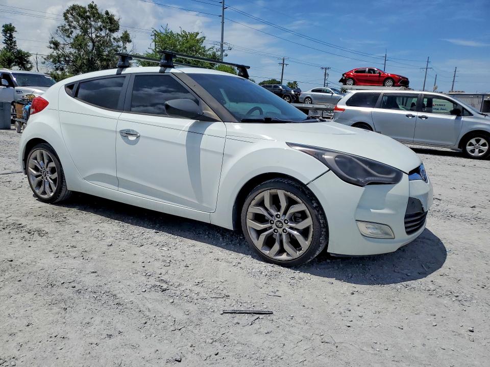 Photo 4 from auction – 2014 HYUNDAI VELOSTER with VIN KMHTC6AD5EU211926