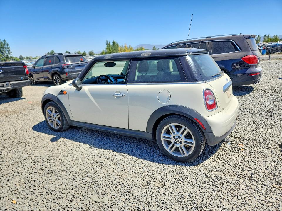 Photo 2 from auction – 2011 MINI COOPER with VIN WMWSU3C58BT183913
