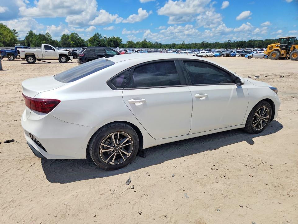 Photo 3 from auction – 2023 KIA FORTE with VIN 3KPF24AD2PE639656