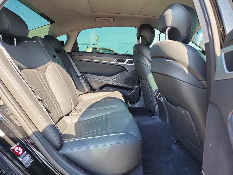 Photo 10 from auction – 2015 HYUNDAI GENESIS with VIN KMHGN4JF1FU068623
