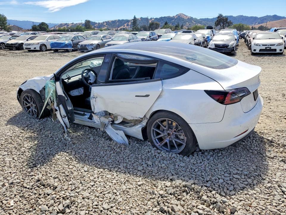 صورة رقم 2 من المزاد - 2021 TESLA MODEL 3 مع VIN 5YJ3E1EB5MF072656