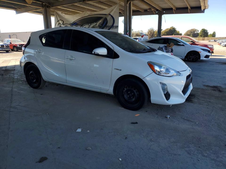 Photo 4 from auction – 2015 TOYOTA PRIUS C with VIN JTDKDTB32F1110427