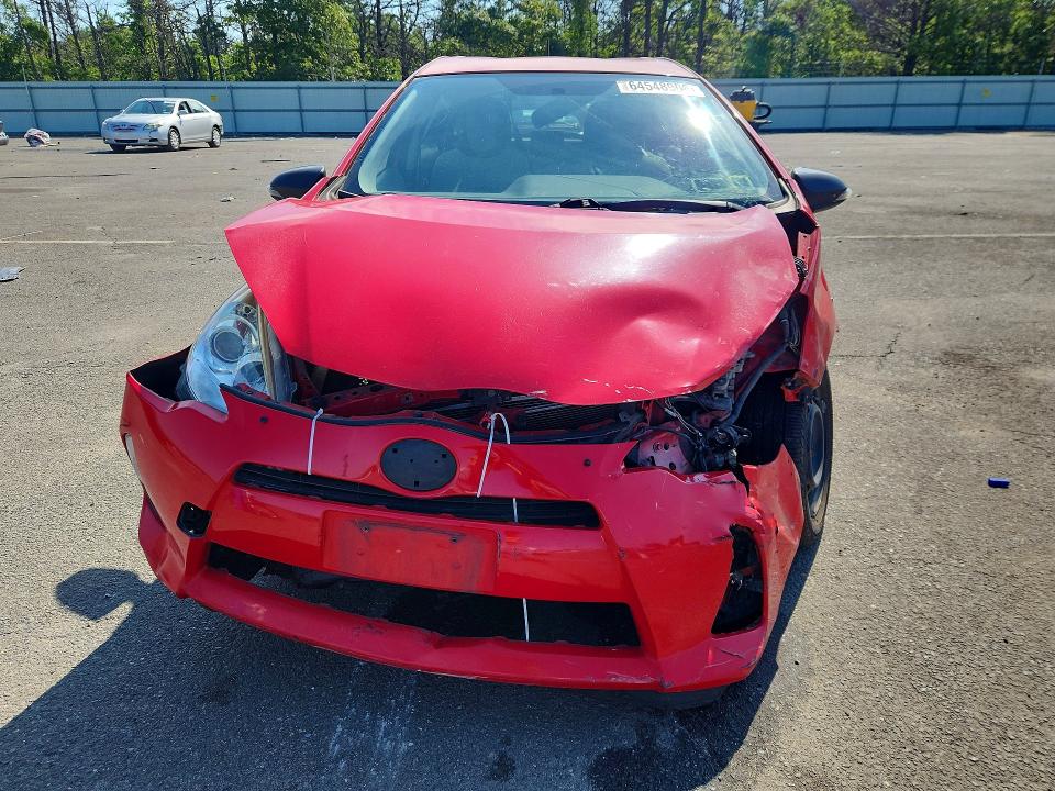 Photo 5 from auction – 2014 TOYOTA PRIUS C with VIN JTDKDTB35E1561043