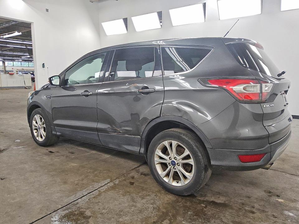 Photo 2 from auction – 2017 FORD ESCAPE with VIN 1FMCU0GD9HUB49887