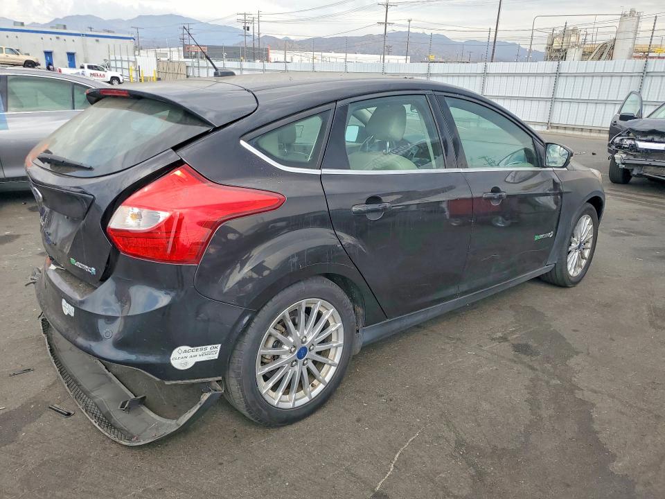 Photo 3 from auction – 2013 FORD FOCUS with VIN 1FADP3R42DL126004