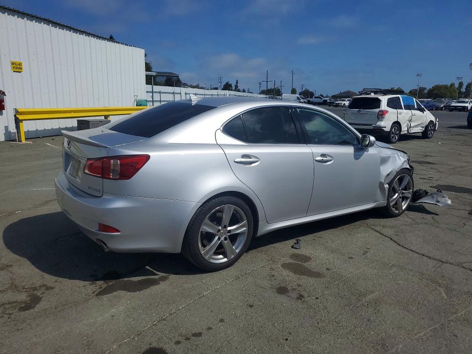 Photo 3 from auction – 2011 LEXUS IS with VIN JTHBE5C25B5025386