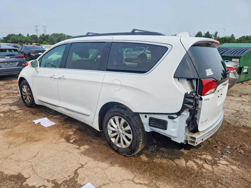 Photo 2 from auction – 2017 CHRYSLER PACIFICA with VIN 2C4RC1BG9HR703290