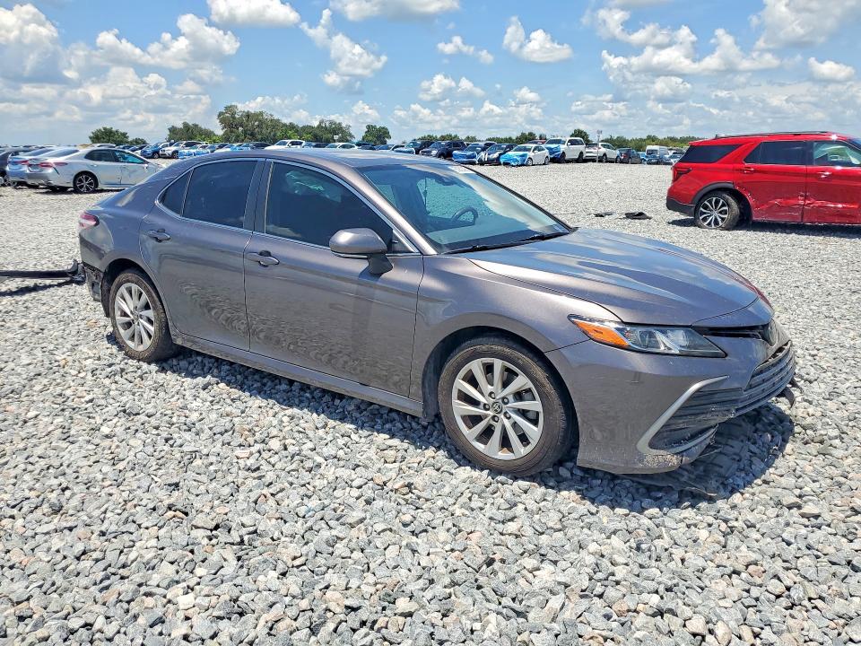 Photo 4 from auction – 2022 TOYOTA CAMRY with VIN 4T1R11AK3NU647112