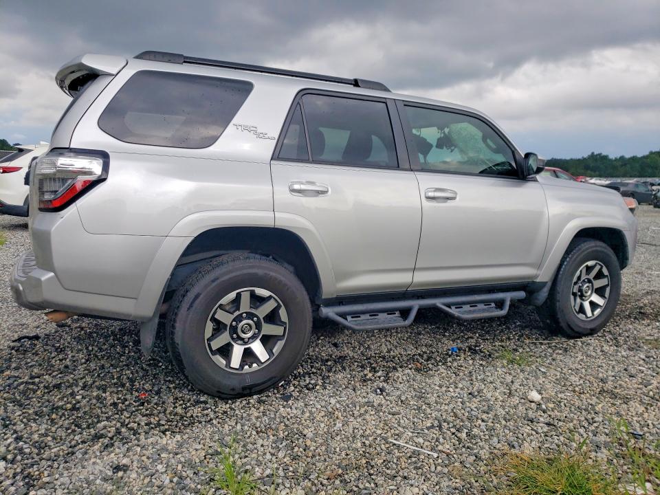 Photo 3 from auction – 2020 TOYOTA 4RUNNER with VIN JTEBU5JR5L5772729