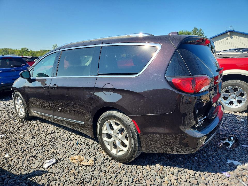 Photo 2 from auction – 2018 CHRYSLER PACIFICA with VIN 2C4RC1EG2JR235209