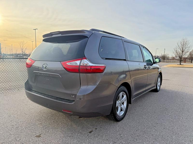 Photo 4 from auction – 2018 TOYOTA SIENNA with VIN 5TDKZ3DC1JS925096
