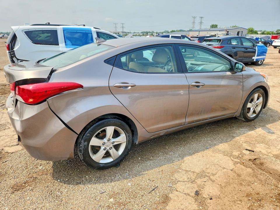 Photo 3 from auction – 2012 HYUNDAI ELANTRA with VIN 5NPDH4AE1CH140304
