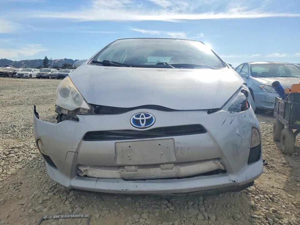 Photo 5 from auction – 2014 TOYOTA PRIUS C with VIN JTDKDTB31E1084031