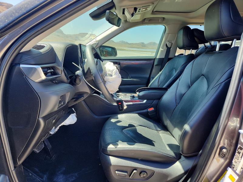 Photo 7 from auction – 2022 TOYOTA HIGHLANDER with VIN 5TDDZRBH9NS572168