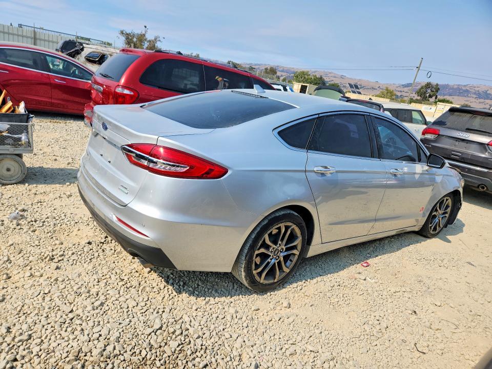 Снимка 3 от търг – 2019 FORD FUSION с VIN 3FA6P0CD2KR254208