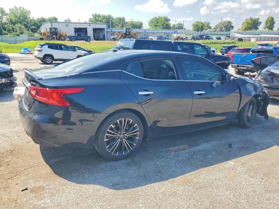 Photo 3 from auction – 2017 NISSAN MAXIMA with VIN 1N4AA6AP5HC405321