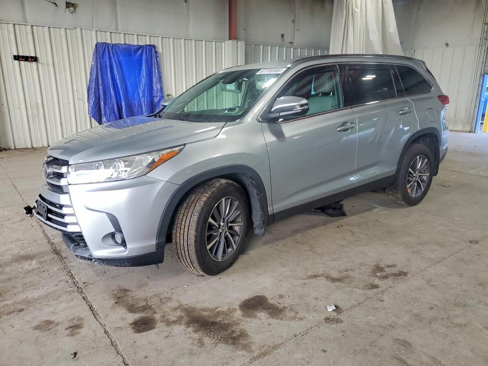 TOYOTA HIGHLANDER 2019 with VIN 5TDJZRFH5KS570779 - Photo from auction