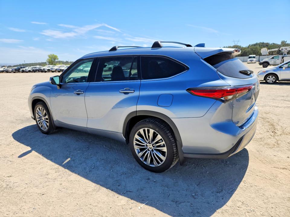 Photo 2 from auction – 2022 TOYOTA HIGHLANDER with VIN 5TDFZRBHXNS214456