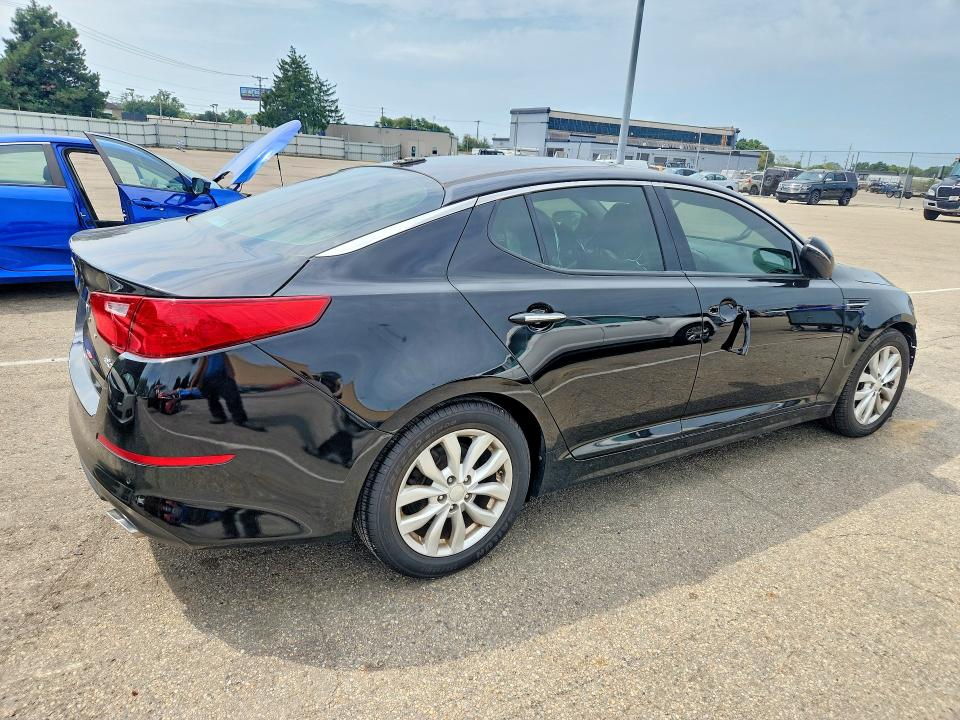 Photo 3 from auction – 2015 KIA OPTIMA with VIN 5XXGN4A70FG374683
