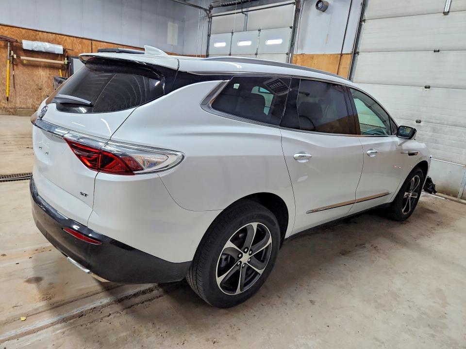Photo 3 from auction – 2022 BUICK ENCLAVE with VIN 5GAEVAKW9NJ179236