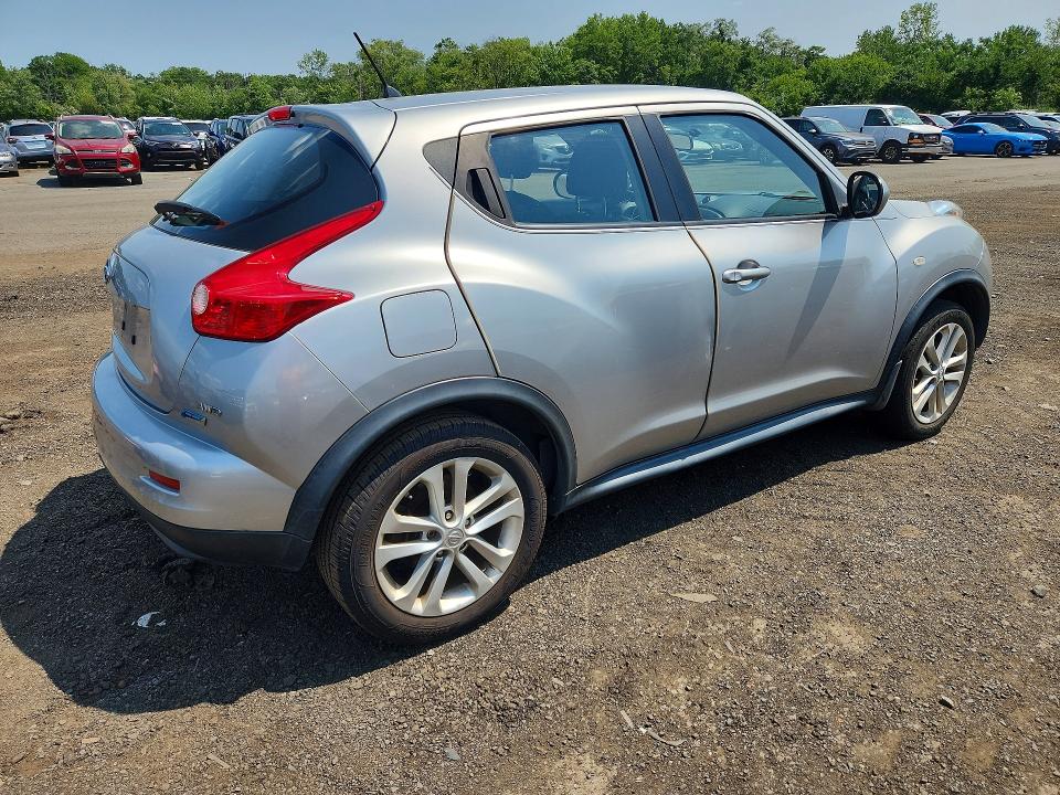 Photo 3 from auction – 2012 NISSAN JUKE with VIN JN8AF5MV2CT105412