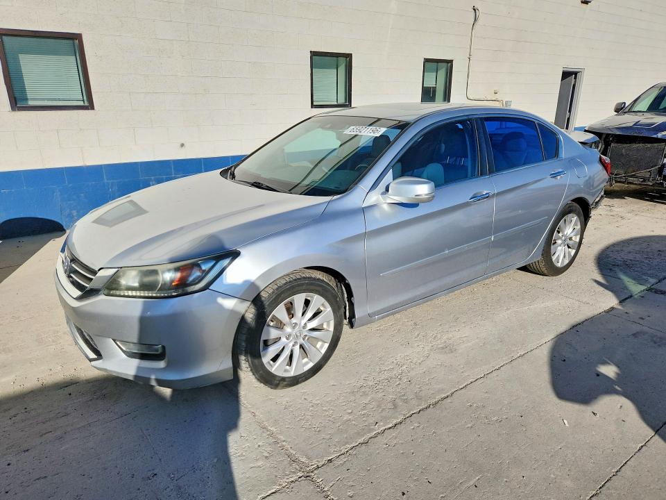 HONDA ACCORD 2013 with VIN 1HGCR2F8XDA047274 - Photo from auction