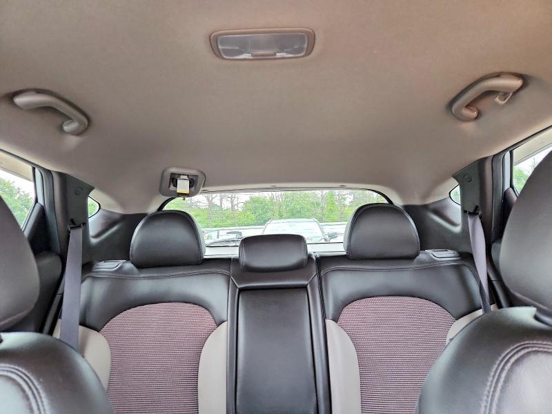 Photo 10 from auction – 2011 HYUNDAI TUCSON with VIN KM8JUCAC0BU200631