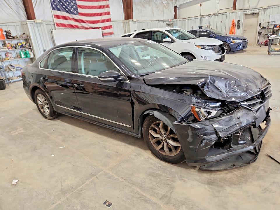 Photo 4 from auction – 2017 VOLKSWAGEN PASSAT with VIN 1VWAT7A38HC045238