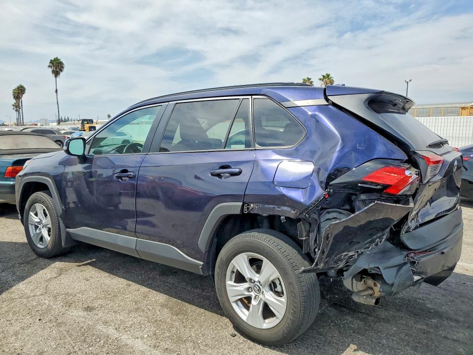 Photo 2 from auction – 2021 TOYOTA RAV4 with VIN 2T3W1RFV4MW119735