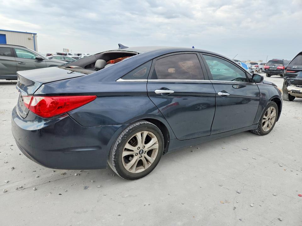 Photo 3 from auction – 2011 HYUNDAI SONATA with VIN 5NPEC4AC1BH081352