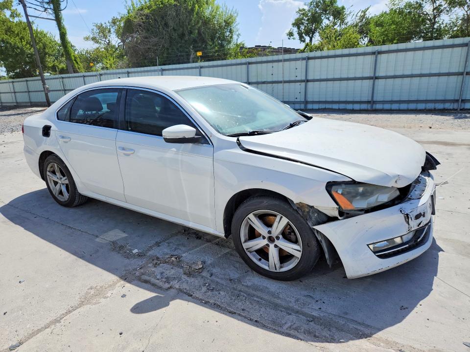 Photo 4 from auction – 2015 VOLKSWAGEN PASSAT with VIN 1VWAS7A37FC080840