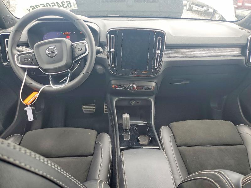 Photo 8 from auction – 2022 VOLVO XC40 with VIN YV4ED3UB2N2677437