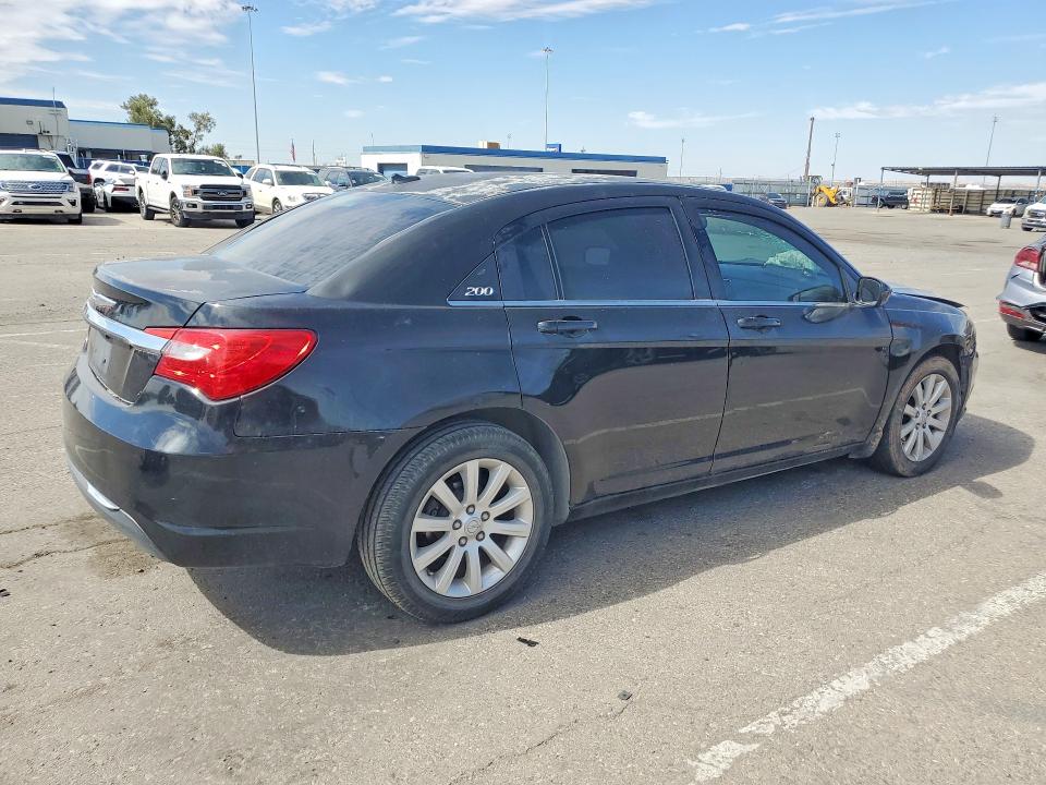 Photo 3 from auction – 2013 CHRYSLER 200 with VIN 1C3CCBBB7DN584585