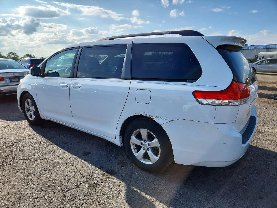 Photo 2 from auction – 2013 TOYOTA SIENNA with VIN 5TDKK3DC0DS367783
