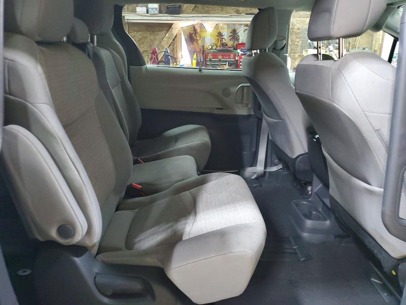 Photo 11 from auction – 2024 TOYOTA SIENNA with VIN 5TDKRKEC9RS187942