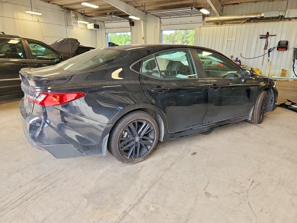 Zdjęcie 3 z aukcji – 2025 TOYOTA CAMRY z VIN 4T1DAACK0SU040331