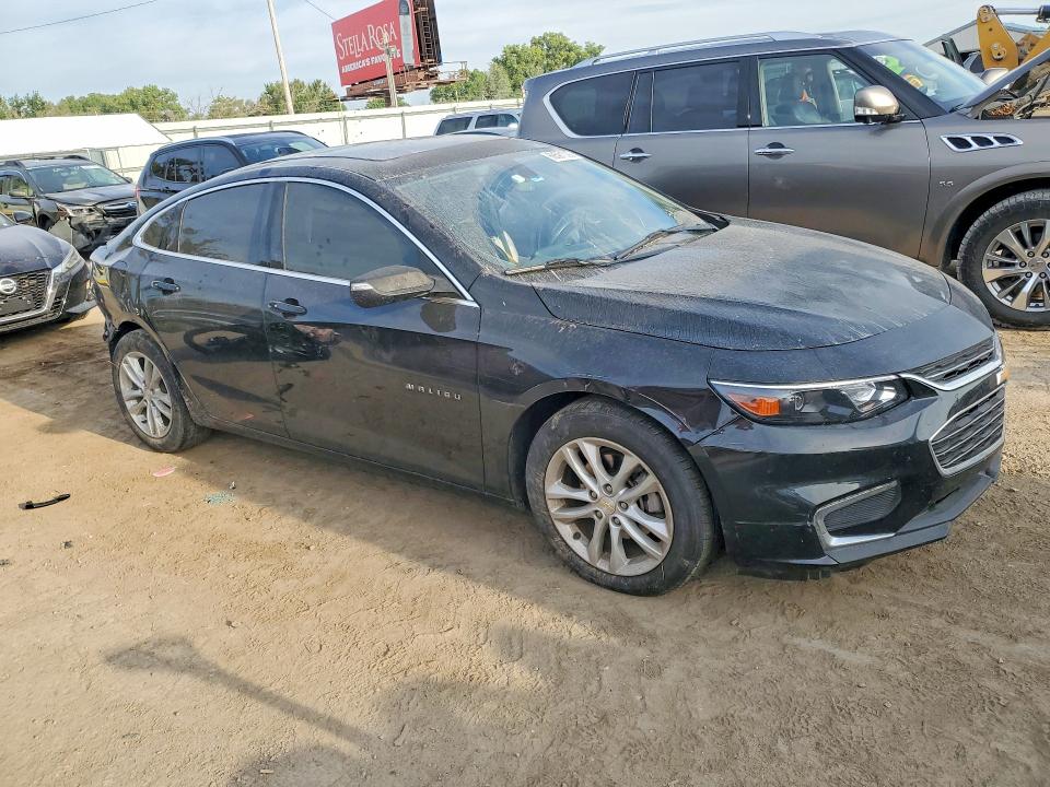 Photo 4 from auction – 2018 CHEVROLET MALIBU with VIN 1G1ZD5STXJF140032